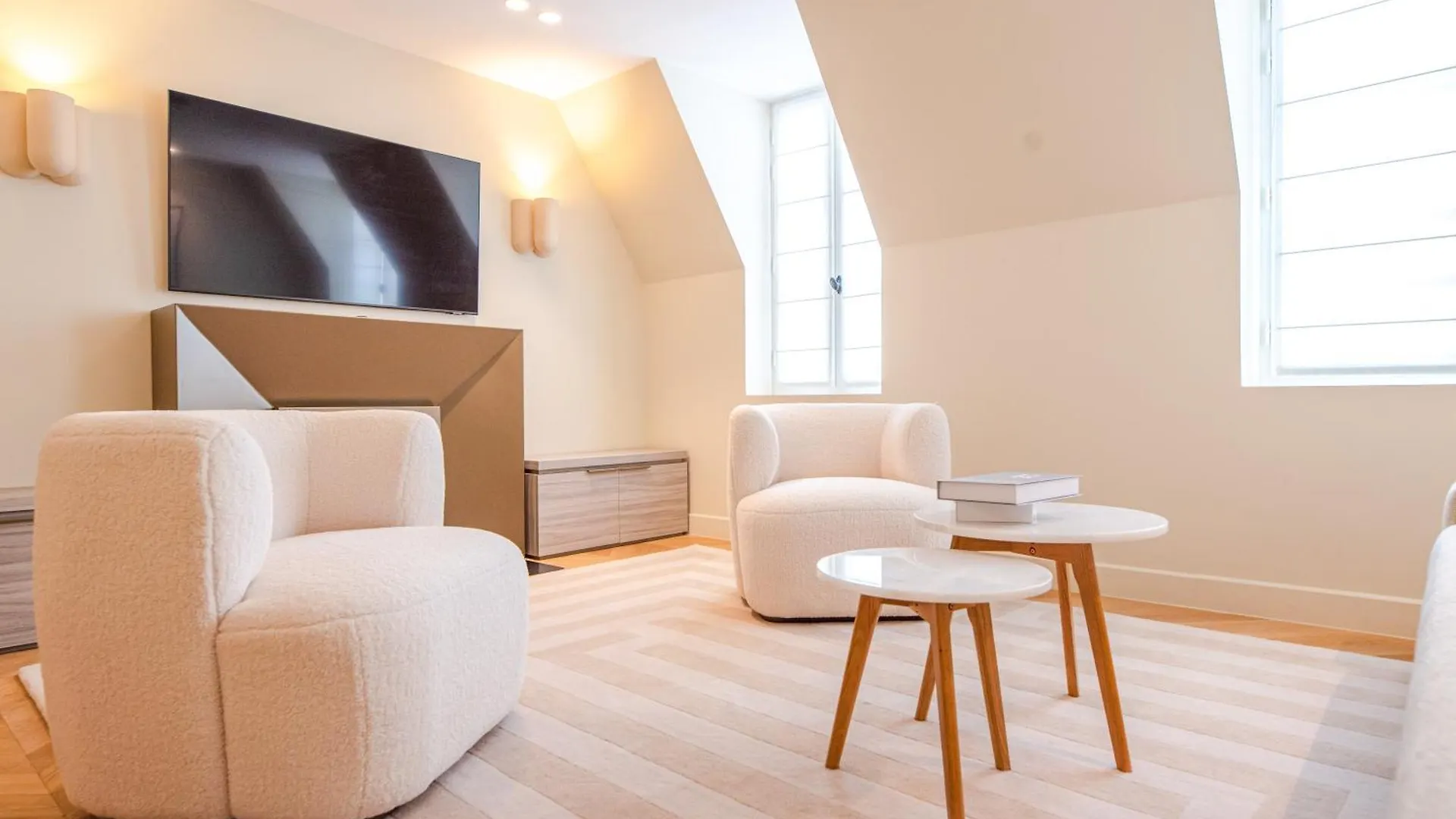Apartment Louvre Saint Honore Paris
